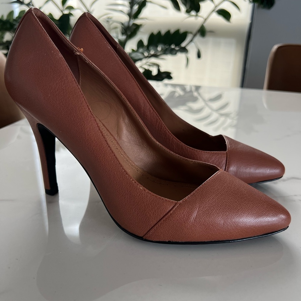 Brooks Brothers Cognac Leather Pointed Toe Heels, Size 9